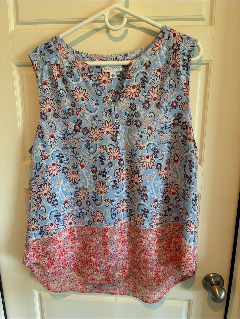 Kim Rogers Blue Floral Sleeveless Button-Up Blouse with Pink Hem